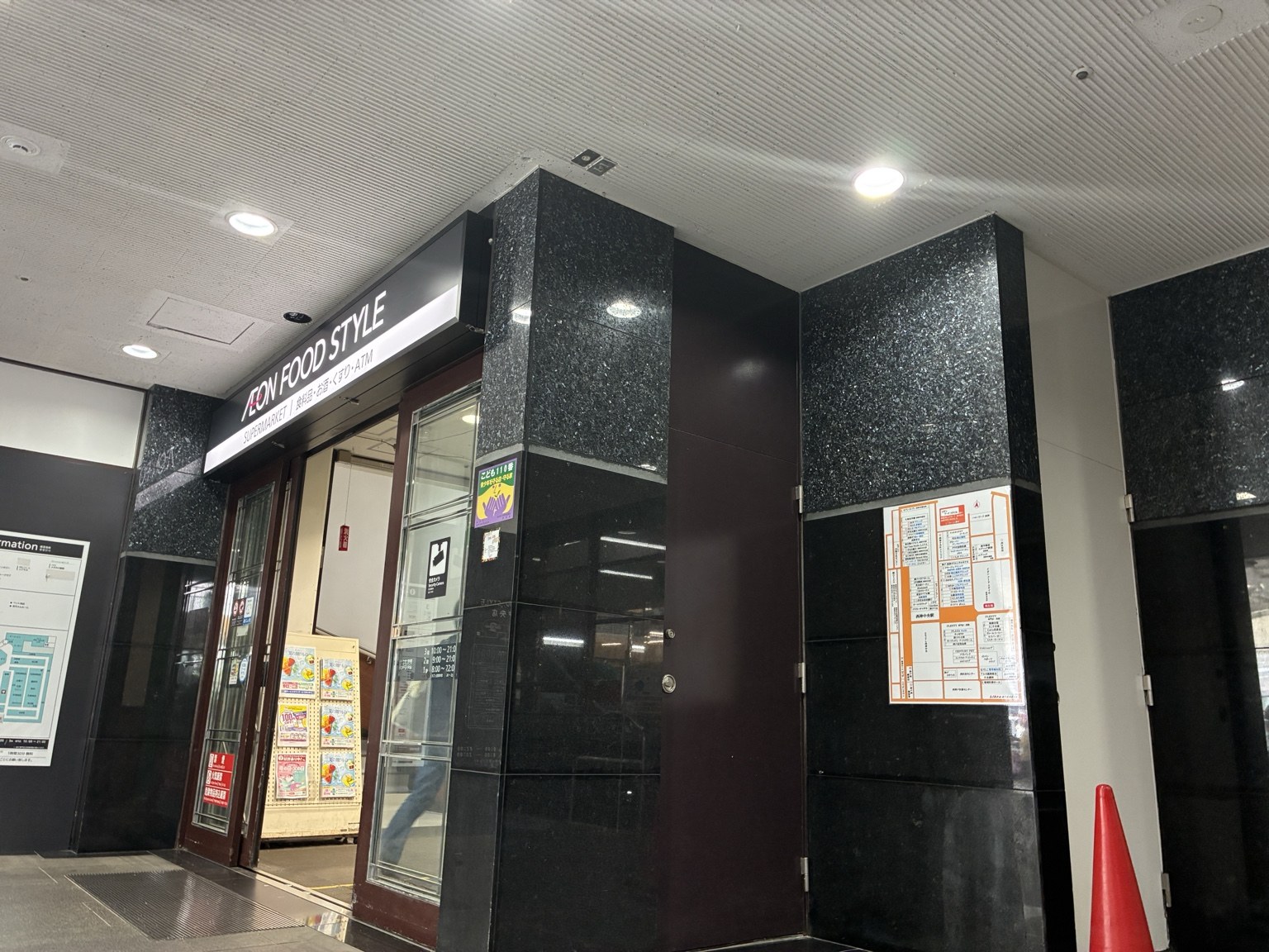 商業施設内 案内地図看板
